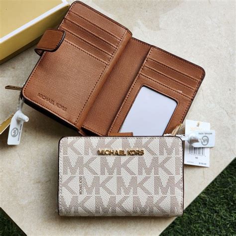 michael kors jet set travel medium bifold zip coin wallet|michael kors official website.